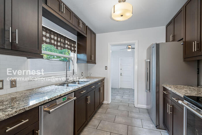 Building Photo - 5600 Tangerine Ave S