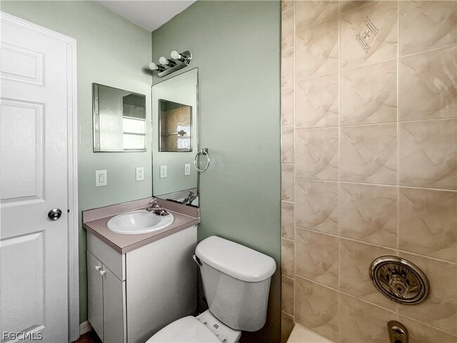 Building Photo - 1909 SW Santa Barbara Pl