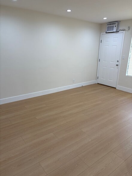 Building Photo - 1242 N New Hampshire Ave