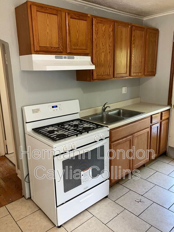 Building Photo - 815 Walters Dr