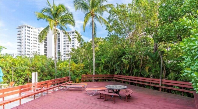 Building Photo - 170 Ocean Ln Dr
