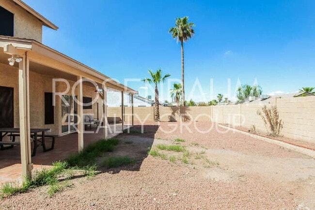 Building Photo - Gorgeous 3-beds, 3-baths home in the Suncr...