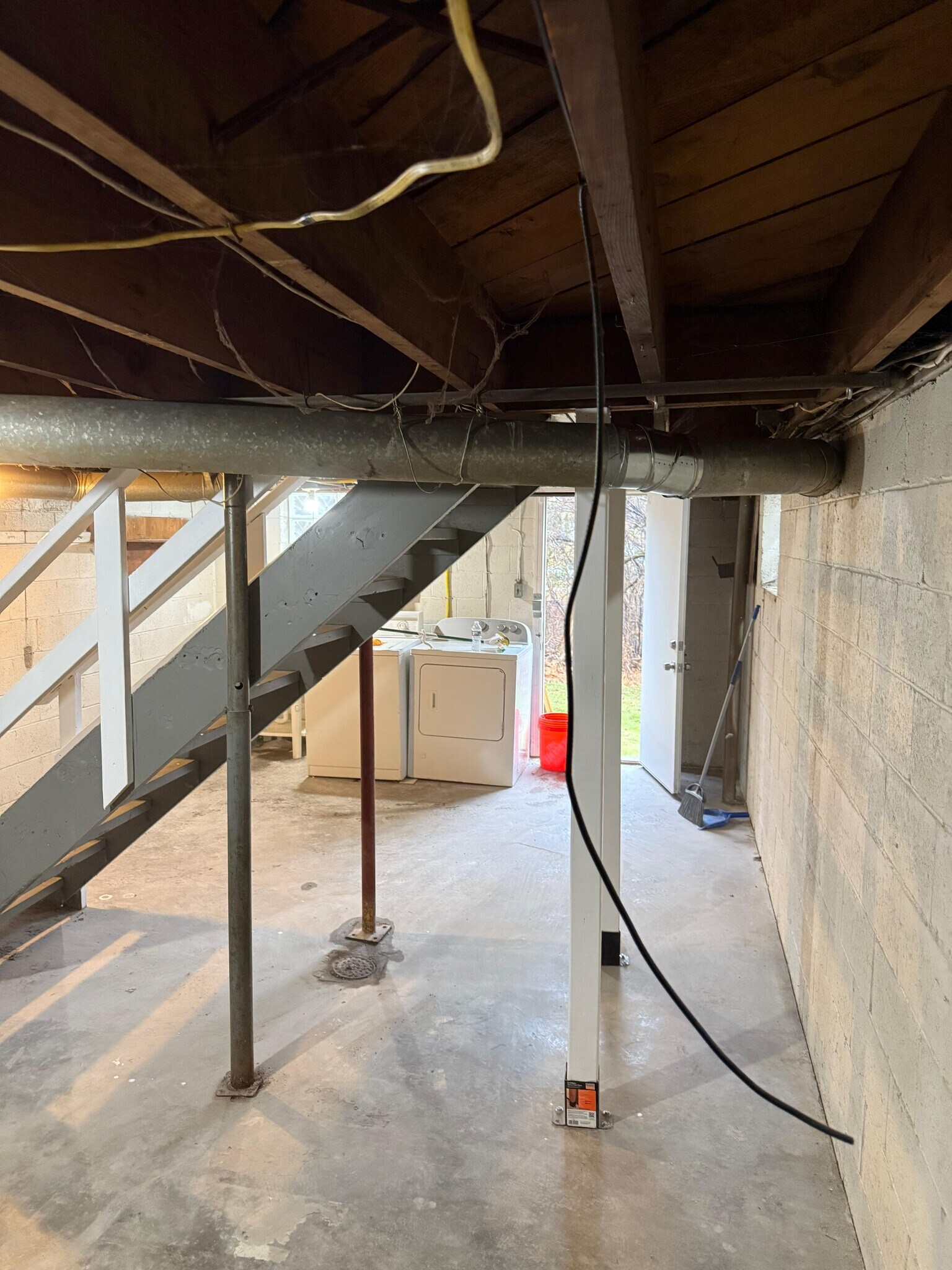 Building Photo - 628 Church St