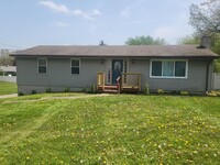 Building Photo - 3 Bedroom 2 Bathroom House