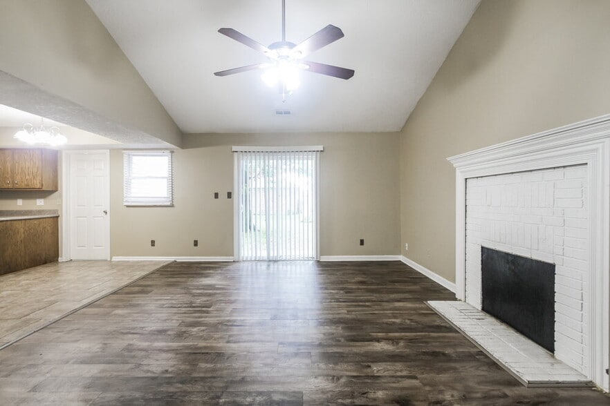 Building Photo - 1112 Delray Dr