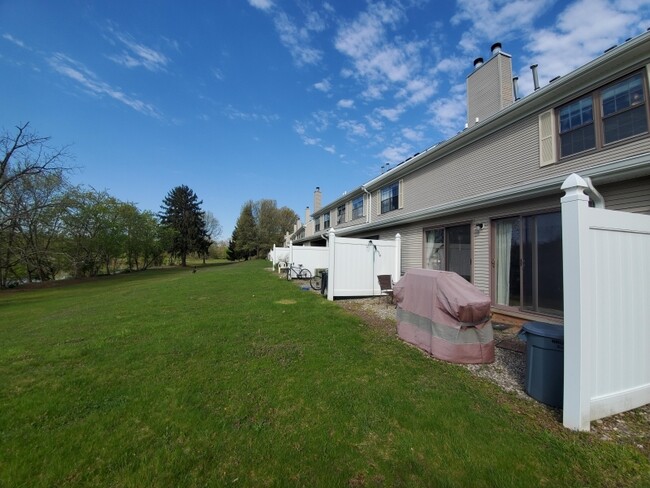 Building Photo - 303 Brokaw Ct