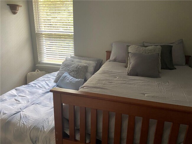 Building Photo - 15 Rillington Dr