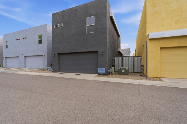 Building Photo - 826 E Millenium Ct
