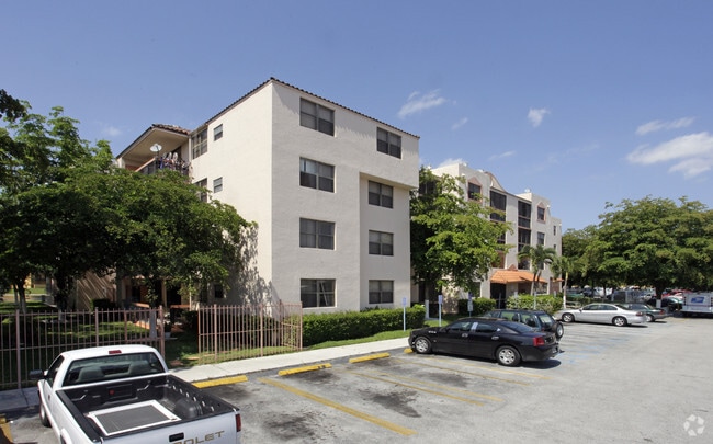Primary Photo - Vista Del Lago IV