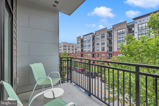 Building Photo - 145 Riverhaven Dr