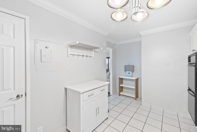 Building Photo - 203 Yoakum Pkwy