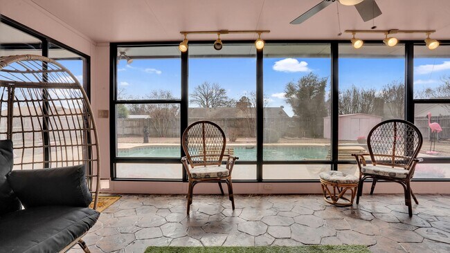Building Photo - Fully furnished Airbnb with a pool