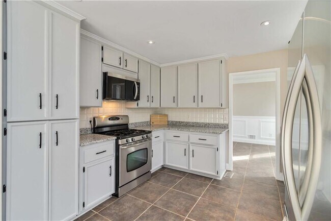 Building Photo - 3230 Cedar Bluff Dr NE