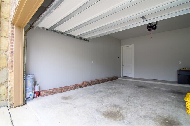 Building Photo - 4926 Thunder Creek Ln
