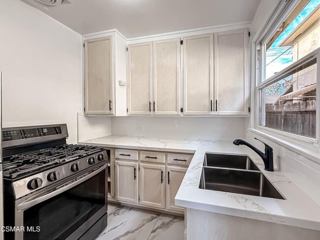 Building Photo - 5027 Cahuenga Blvd