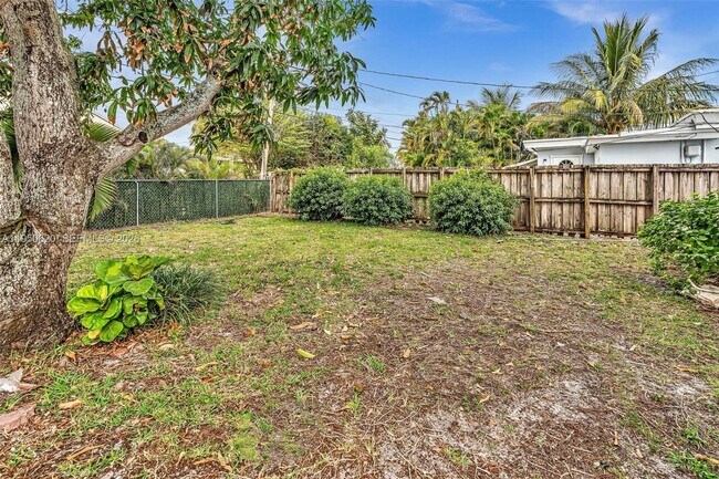 Building Photo - 930 N 16th Ave