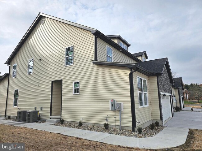 Primary Photo - 6 Valhalla Ct