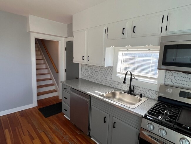 Building Photo - 24 Ewell Ave