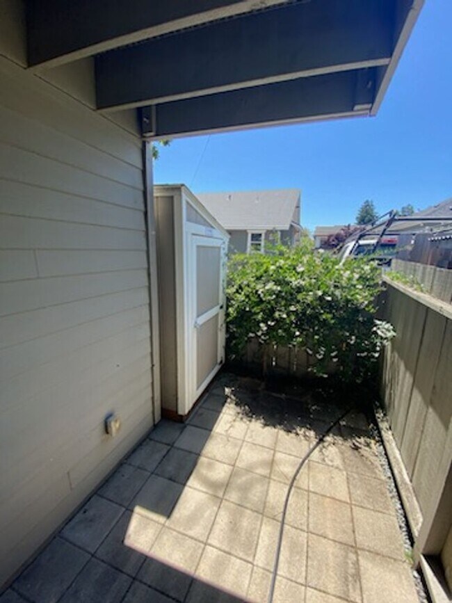 Building Photo - 1339 Higuera St