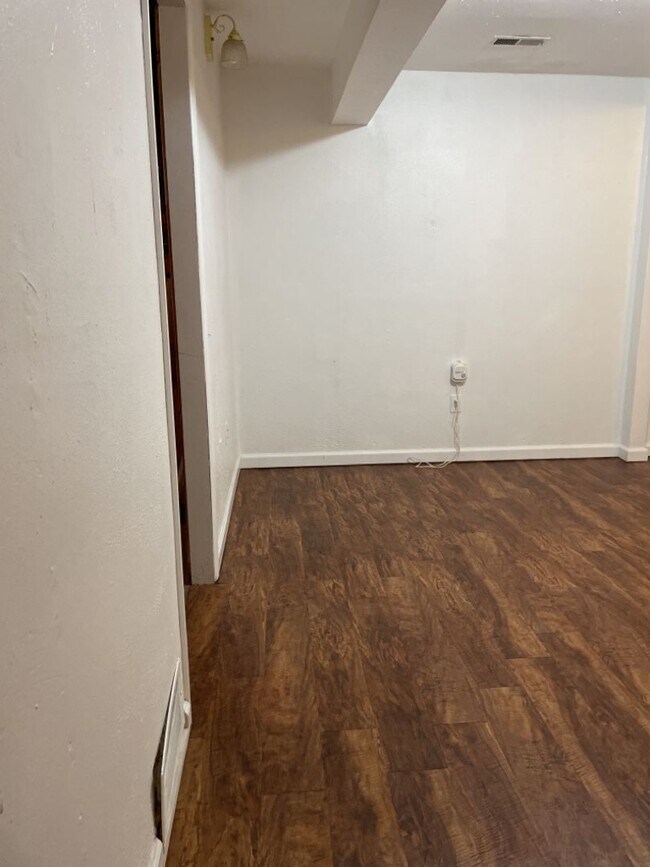 Building Photo - Start a Lease by 4/17 and get $250 off 1st Month!