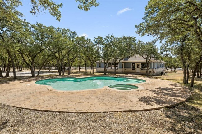 Building Photo - 501 Lone Star Dr