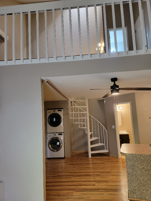 Building Photo - 490 Elm Dr
