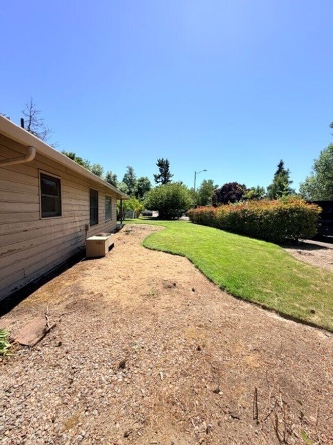 Building Photo - Charming 3-Bedroom Home with Garage & Lawn Care Included