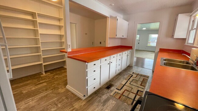 Building Photo - Country Living Home On Over Half An Acre! ...