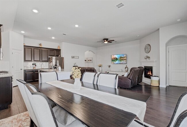 Building Photo - 1124 Diamond Dove Dr