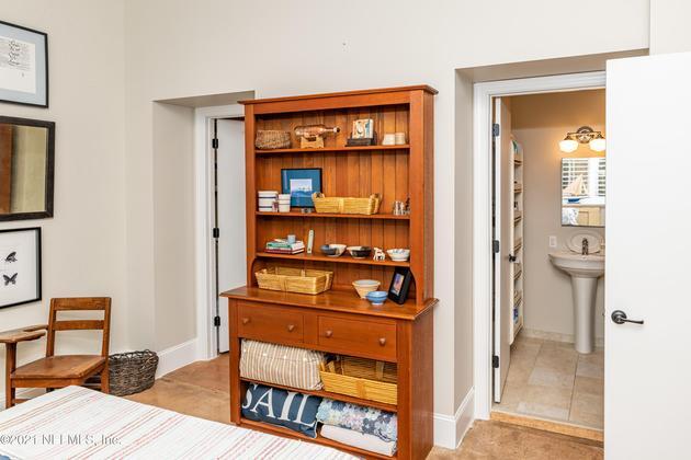 Bedroom - 2525 College St