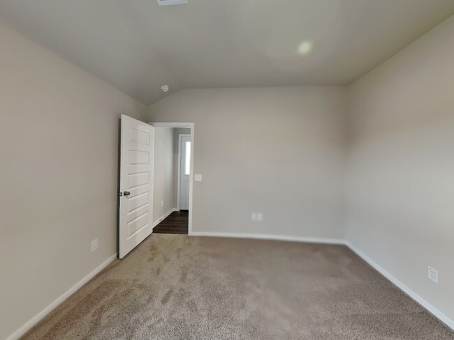 Building Photo - 17331 Roxboro Ln