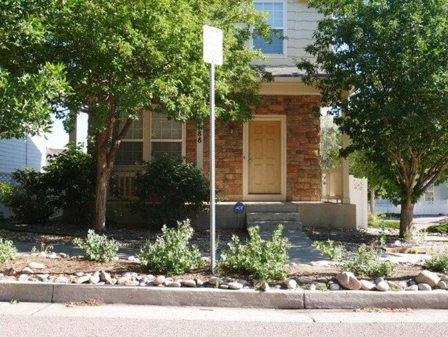 Building Photo - Single Family 3 Bed, 2.5 Bath Home - Avail...