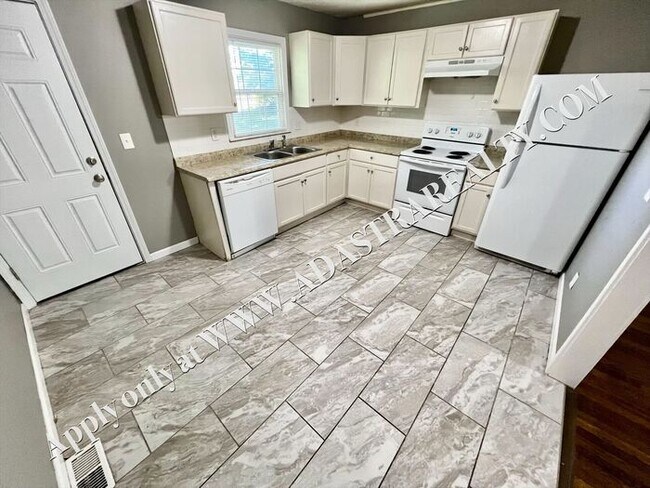 Building Photo - Cozy 2 Bed 1 Bath Duplex in Independence-Available NOW!!