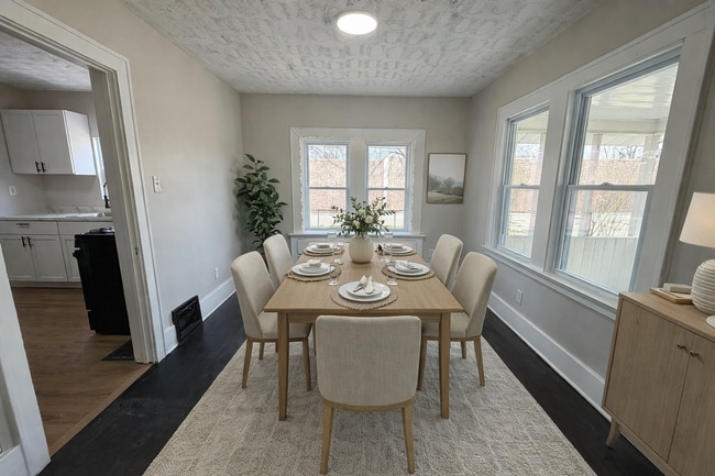 Building Photo - Move-In Ready 2-Bedroom Home with Large Yard and Covered Front Porch