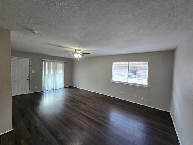 Building Photo - 5628 Birchmont Dr