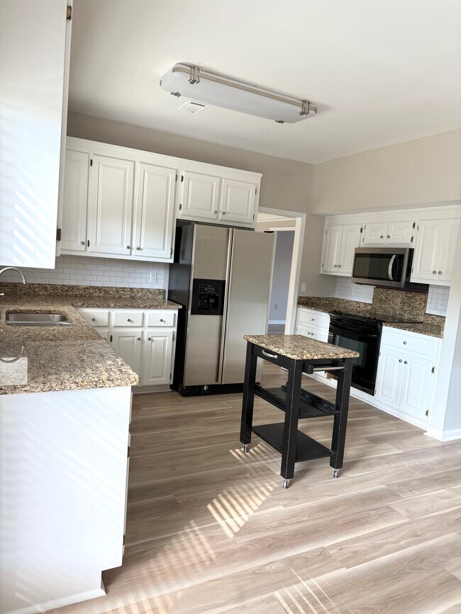 Building Photo - 1601 Willow Way