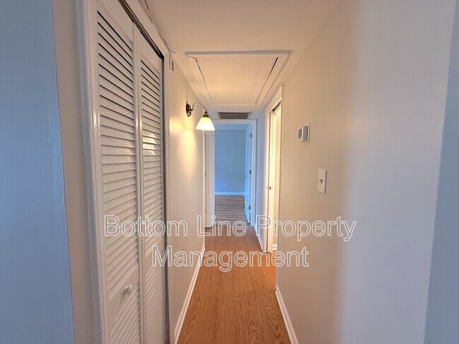 Building Photo - 1831 J Julian Ln