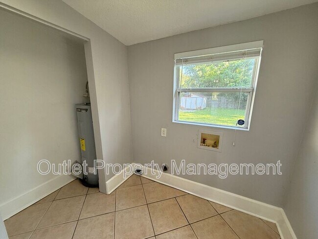 Building Photo - 737 Carlson Dr