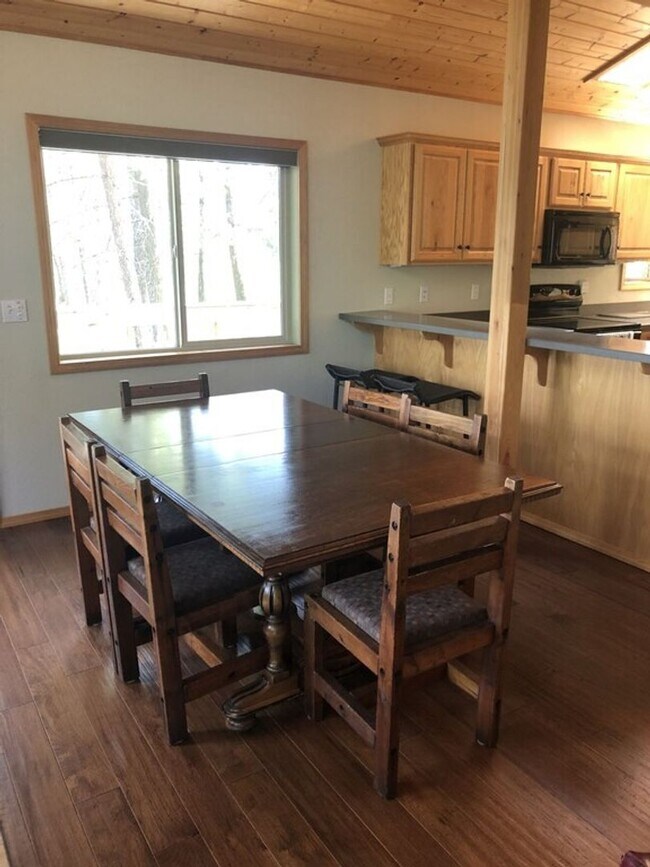 Building Photo - House on Finley Point Fully Furnished