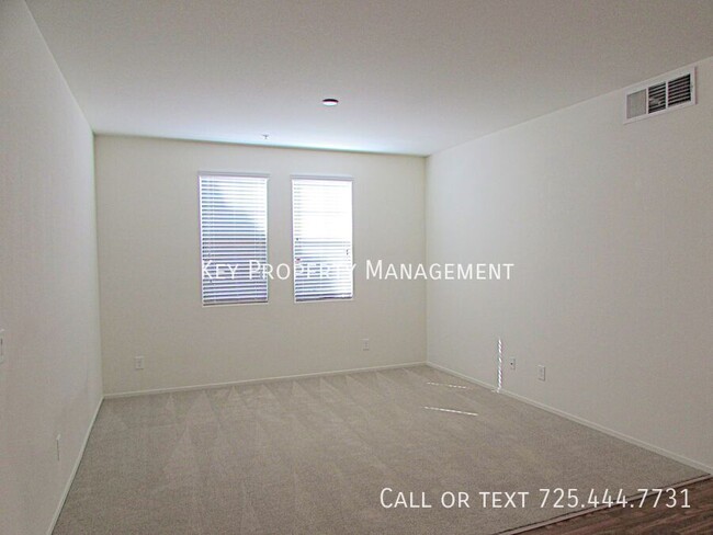 Building Photo - 3 BEDROOM 2 BATH HENDERSON CONDO WITH 1 CA...