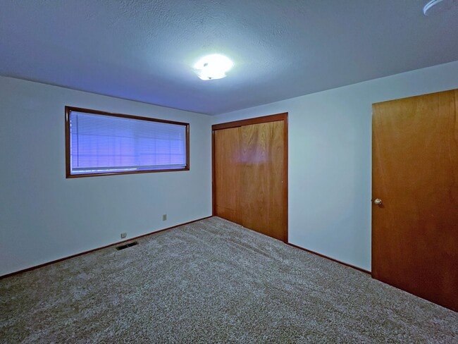 Building Photo - Adorable Three Bedrooom in Edgewood