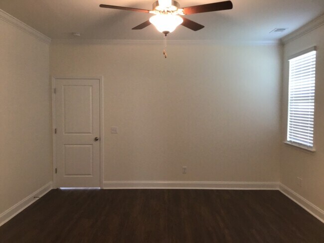Building Photo - 210 Parkside Boulevard
