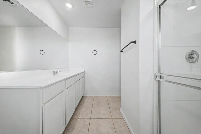 Building Photo - 35450 W Santa Clara Ave