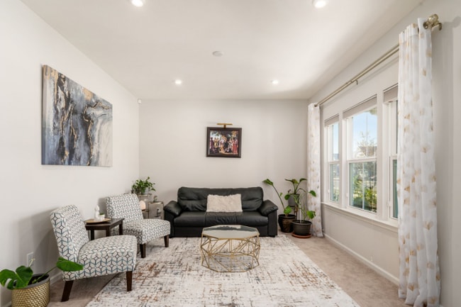 Building Photo - 968 Blackmore Dr