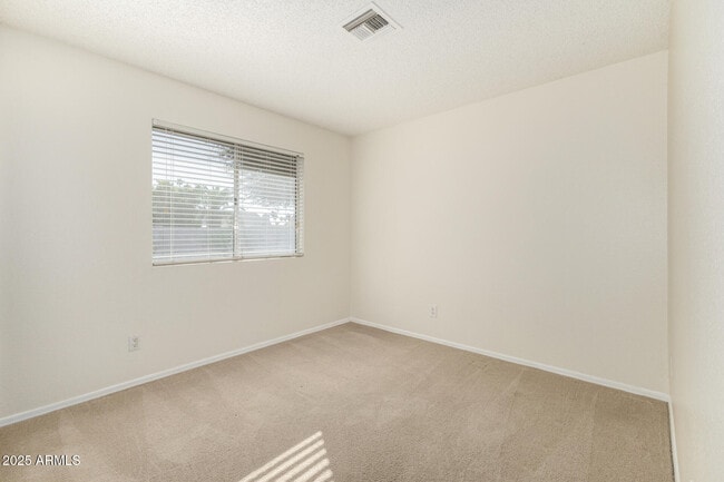 Building Photo - 3623 W Fairview Ln