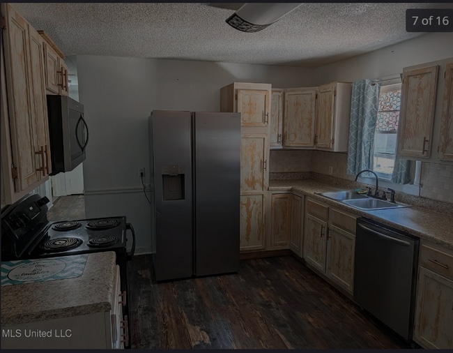 Building Photo - 2233 5th Ave