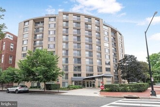 Building Photo - 1239 Vermont Ave NW