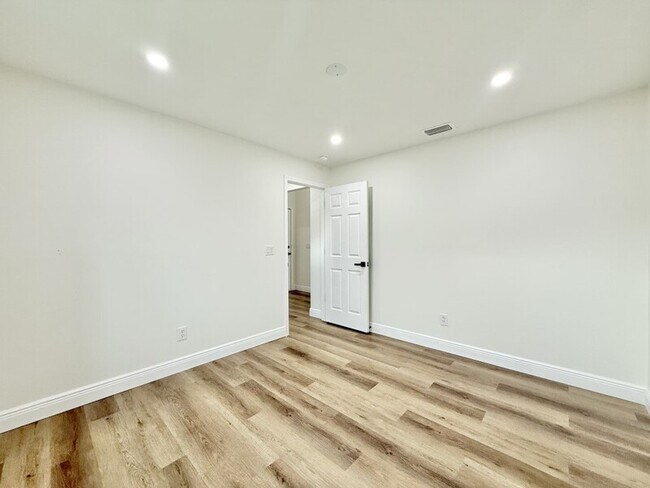 Building Photo - 12129 Buffington Ln