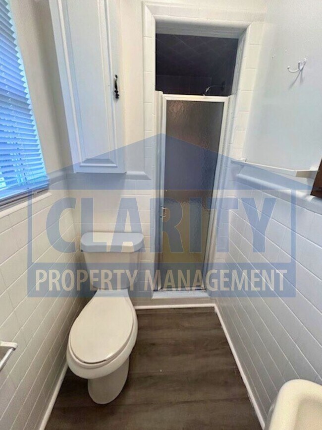 Building Photo - Large, four bedroom home in Chattanooga!