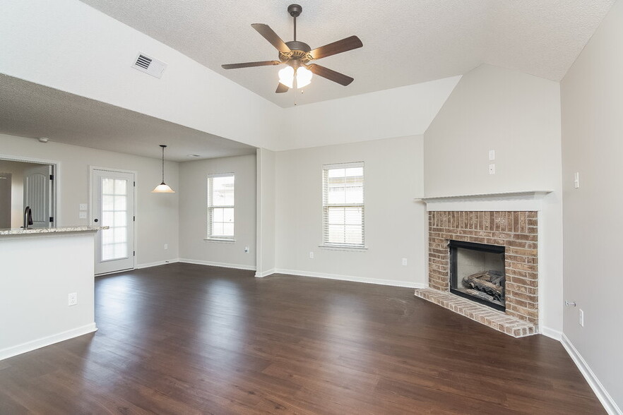 Building Photo - 9426 Darren Cir S